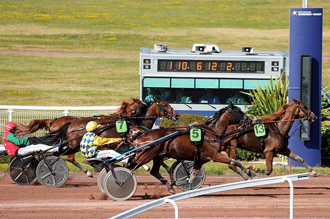 Photo d'arrivée de la course pmu PRIX DE ROUVROY à ENGHIEN le Samedi 28 juin 2025