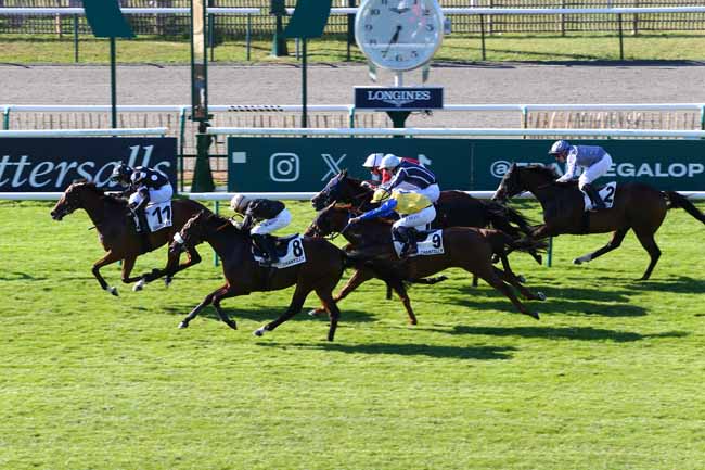Photo d'arrivée de la course pmu PRIX DES LIONS - TROPHEE STUDIO HARCOURT à CHANTILLY le Samedi 28 juin 2025
