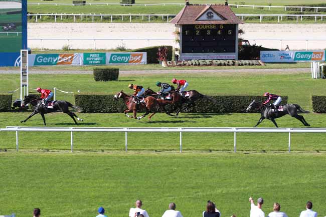 Arrivée quinté pmu PRIX DE LA VILLE DE TOURGEVILLE à CLAIREFONTAINE