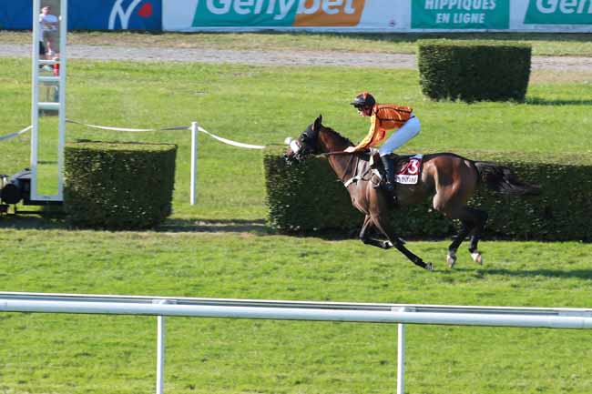 Photo d'arrivée de la course pmu PRIX LE PETIT FUTE (PRIX BELLE ISLE-CHMPT DES APPRENTIS & JEUNES JOCKEYS) à CLAIREFONTAINE le Lundi 30 juin 2025
