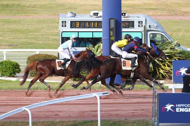 Photo d'arrivée de la course pmu PRIX DE LA PLACE DU TROCADERO à ENGHIEN le Mercredi 2 juillet 2025