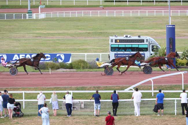 Photo d'arrivée de la course pmu PRIX DU PANTHEON à ENGHIEN le Mercredi 2 juillet 2025