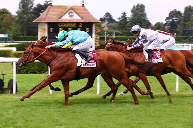 Photo d'arrivée de la course pmu PRIX DE LA VILLE DE TOUQUES (PRIX D'AUBERVILLE) à CLAIREFONTAINE le Mercredi 2 juillet 2025