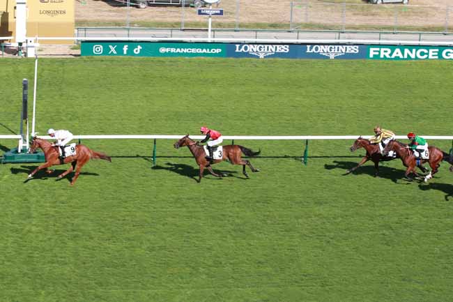 Photo d'arrivée de la course pmu PRIX DU JARDIN DE L'AVRE à LONGCHAMP le Jeudi 3 juillet 2025