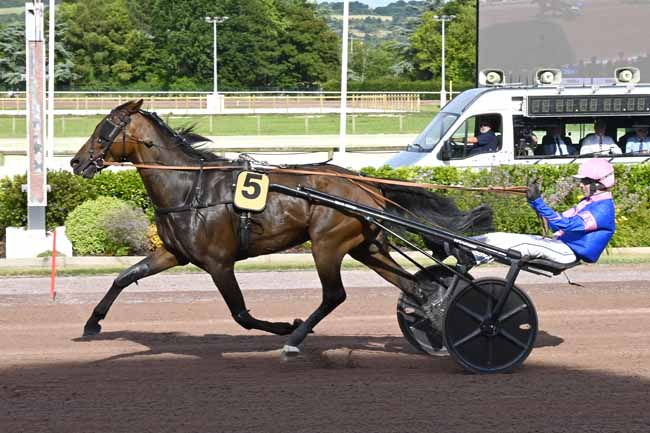 Photo d'arrivée de la course pmu PRIX DU MONT-SAINT-MICHEL à CABOURG le Vendredi 4 juillet 2025