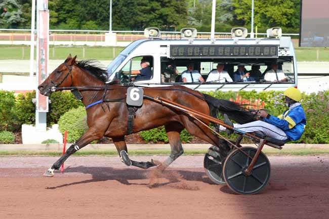 Photo d'arrivée de la course pmu PRIX DE GRANVILLE à CABOURG le Vendredi 4 juillet 2025