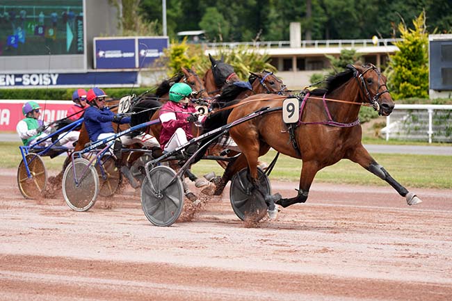 Photo d'arrivée de la course pmu PRIX DU PARC MONTSOURIS à ENGHIEN le Samedi 5 juillet 2025