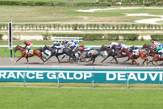 Photo d'arrivée de la course pmu PRIX DE VALOGNES à DEAUVILLE le Samedi 5 juillet 2025