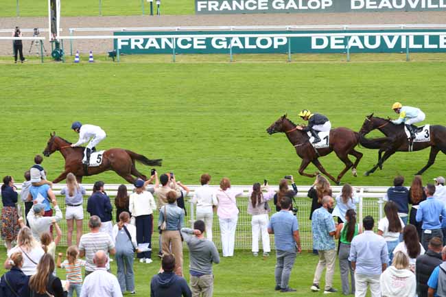 Photo d'arrivée de la course pmu PRIX KISTENA à DEAUVILLE le Samedi 5 juillet 2025