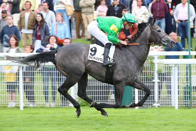 Photo d'arrivée de la course pmu DARLEY PRIX AMANDINE à DEAUVILLE le Dimanche 6 juillet 2025