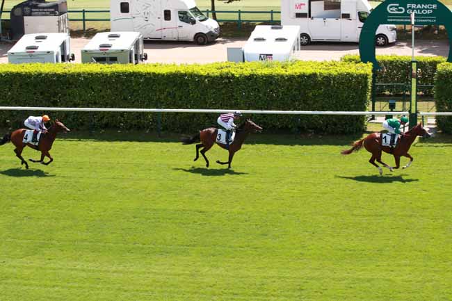 Photo d'arrivée de la course pmu PRIX DU SOLEIL DE BRETAGNE à CHANTILLY le Mardi 8 juillet 2025