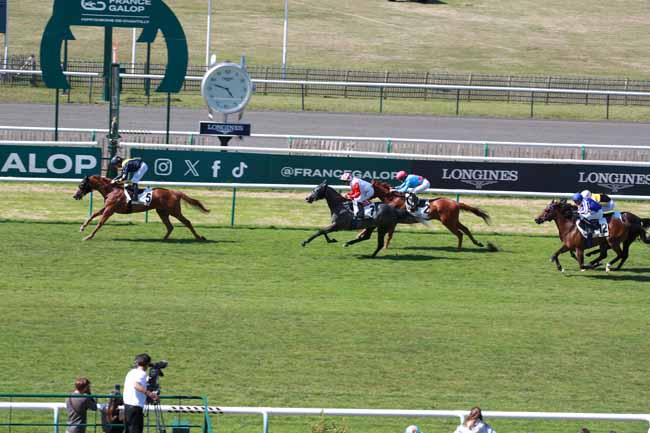 Photo d'arrivée de la course pmu PRIX DU BOIS SAINT-DENIS à CHANTILLY le Mardi 8 juillet 2025
