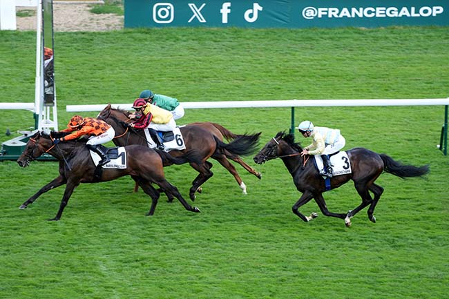 Photo d'arrivée de la course pmu PRIX D'IVRY à LONGCHAMP le Jeudi 10 juillet 2025