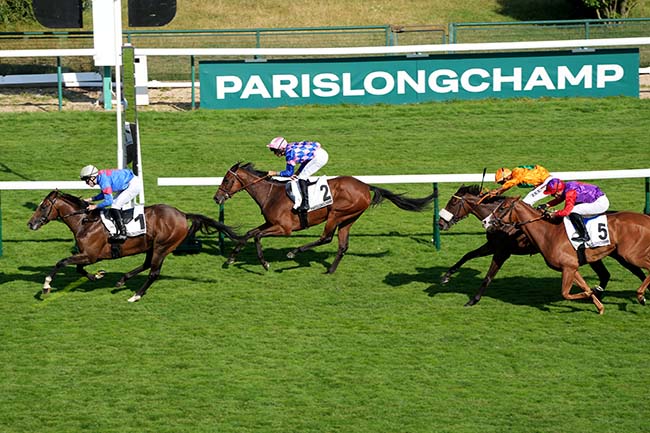 Photo d'arrivée de la course pmu PRIX LESTER PIGGOTT (CHAMPIONNAT PARIS-TURF DES APPRENTIS & JEUNES JOCKEYS) à LONGCHAMP le Jeudi 10 juillet 2025