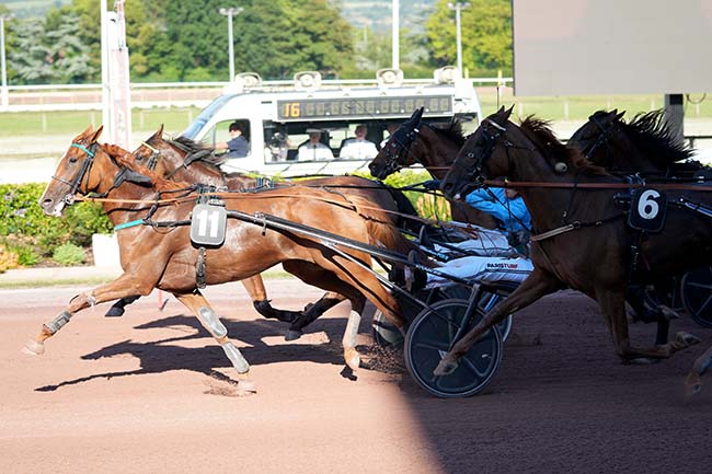 Photo d'arrivée de la course pmu PRIX ANTHYLLIDES à CABOURG le Vendredi 11 juillet 2025
