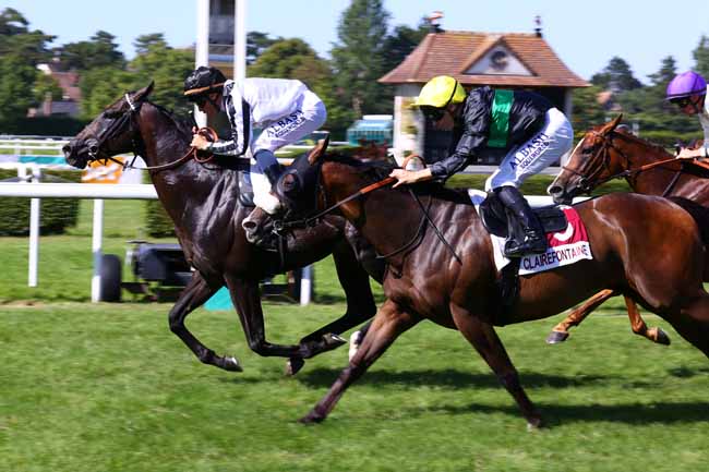 Photo d'arrivée de la course pmu PRIX DE LA CONFRERIE DES FINS GOUSTIERS DU PRE-BOCAGE (PRIX DE LA ROUTE DES ROSERAIES) à CLAIREFONTAINE le Vendredi 11 juillet 2025