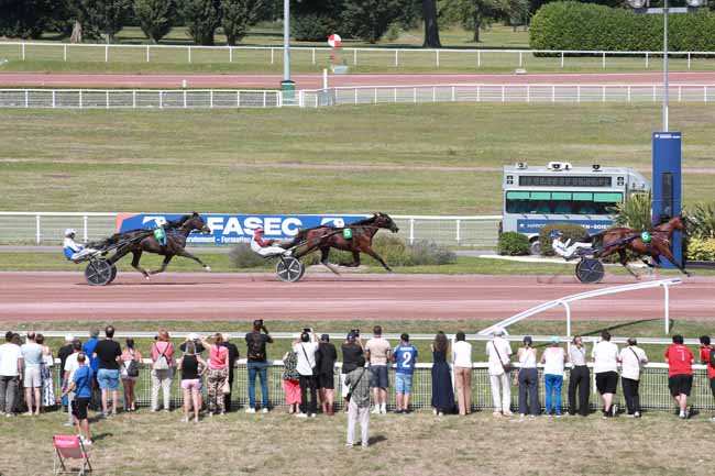 Photo d'arrivée de la course pmu PRIX DE WASHINGTON à ENGHIEN le Samedi 12 juillet 2025
