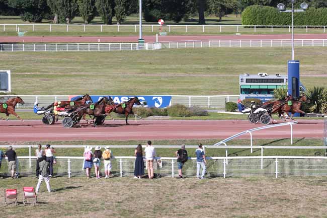 Photo d'arrivée de la course pmu PRIX DU JARDIN DES PLANTES à ENGHIEN le Samedi 12 juillet 2025
