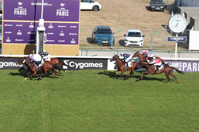 Photo d'arrivée de la course pmu PRIX DU DEFILE à LONGCHAMP le Dimanche 13 juillet 2025