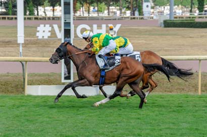 Photo d'arrivée de la course pmu PRIX TRIPOLETTE à VICHY le Lundi 14 juillet 2025