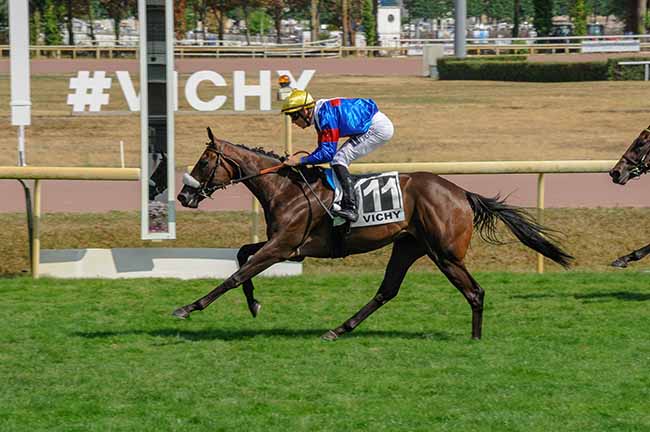 Photo d'arrivée de la course pmu PRIX MICHEL HENOCHSBERG à VICHY le Mardi 15 juillet 2025