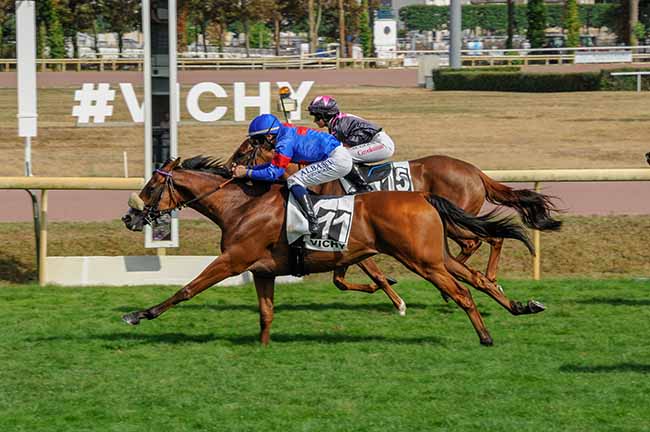 Photo d'arrivée de la course pmu PRIX LE CAFE DES COURS (PRIX DE LUSIGNY) à VICHY le Mardi 15 juillet 2025