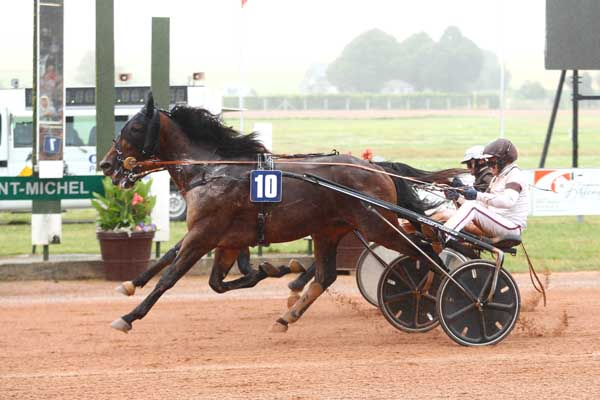 Photo d'arrivée de la course pmu PRIX SARL SARRAZIN à LE MONT SAINT MICHEL le Mercredi 16 juillet 2025