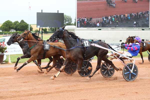 Photo d'arrivée de la course pmu PRIX SARL TP DU VAL DE SEE à LE MONT SAINT MICHEL le Mercredi 16 juillet 2025