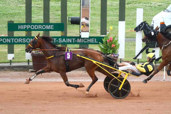 Photo d'arrivée de la course pmu PRIX DE BEAUVOIR à LE MONT SAINT MICHEL le Mercredi 16 juillet 2025