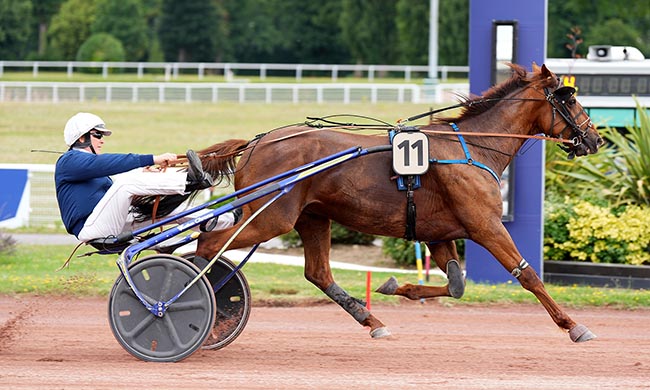 Photo d'arrivée de la course pmu PRIX DE LA GARE DU NORD à ENGHIEN le Jeudi 17 juillet 2025