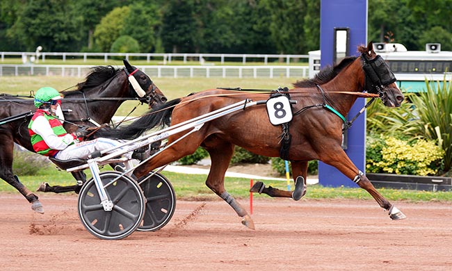 Photo d'arrivée de la course pmu PRIX DE LA PORTE DE PANTIN à ENGHIEN le Jeudi 17 juillet 2025