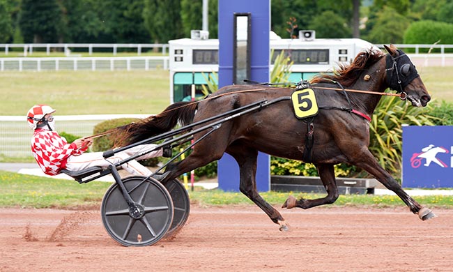 Photo d'arrivée de la course pmu PRIX DES BOUCHES-DU-RHONE à ENGHIEN le Jeudi 17 juillet 2025