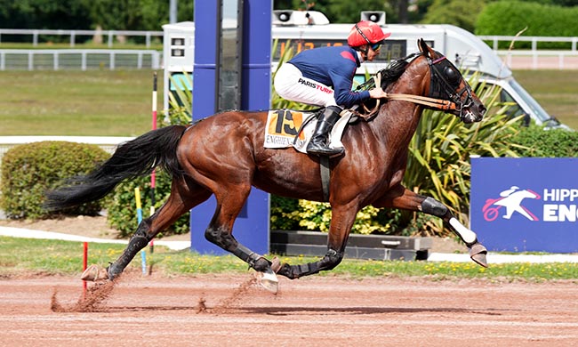 Photo d'arrivée de la course pmu PRIX DE LA PLACE DAUPHINE à ENGHIEN le Jeudi 17 juillet 2025
