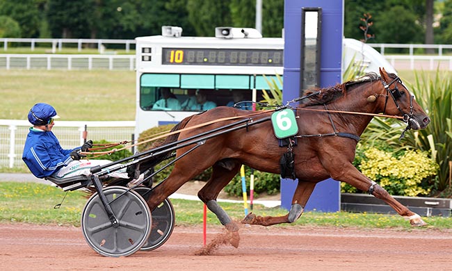 Photo d'arrivée de la course pmu PRIX DE LA PLACE RODIN à ENGHIEN le Jeudi 17 juillet 2025