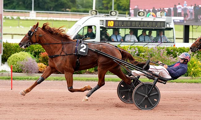 Photo d'arrivée de la course pmu PRIX DU CONSEIL REGIONAL DE NORMANDIE à CABOURG le Vendredi 18 juillet 2025
