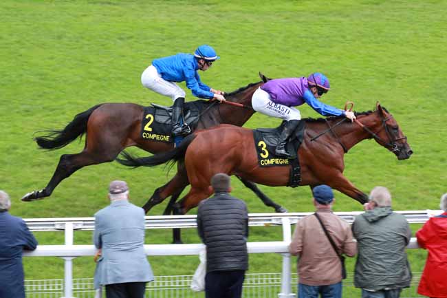 Photo d'arrivée de la course pmu PRIX DE L'AVESNOIS à COMPIEGNE le Lundi 21 juillet 2025