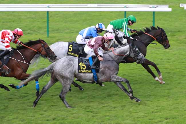 Photo d'arrivée de la course pmu PRIX D'HARAMONT à COMPIEGNE le Lundi 21 juillet 2025