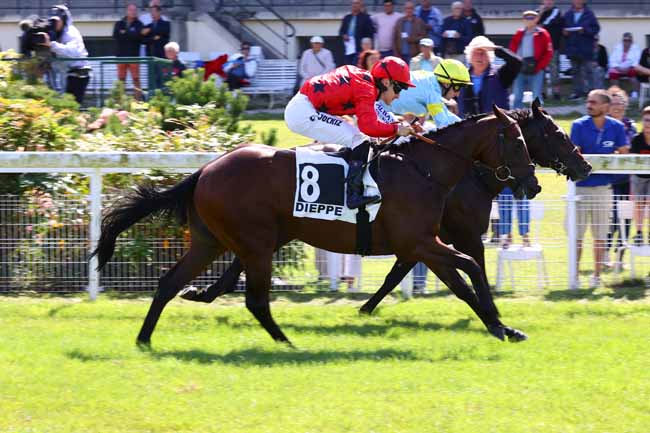 Photo d'arrivée de la course pmu PRIX DE LA VILLE AUX QUATRE PORTS à DIEPPE le Mardi 22 juillet 2025