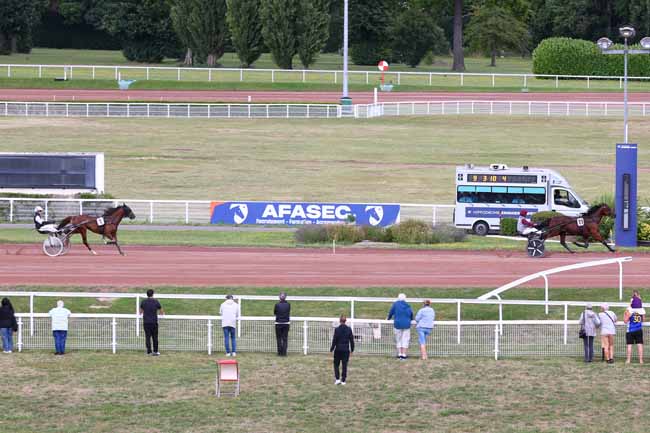 Photo d'arrivée de la course pmu PRIX DE LA PORTE DE CHOISY à ENGHIEN le Mercredi 23 juillet 2025