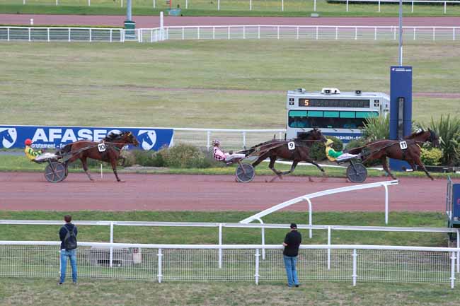 Photo d'arrivée de la course pmu PRIX DE CLIGNANCOURT à ENGHIEN le Mercredi 23 juillet 2025