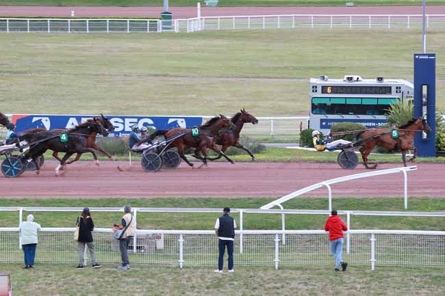 Photo d'arrivée de la course pmu PRIX DE PICPUS à ENGHIEN le Mercredi 23 juillet 2025