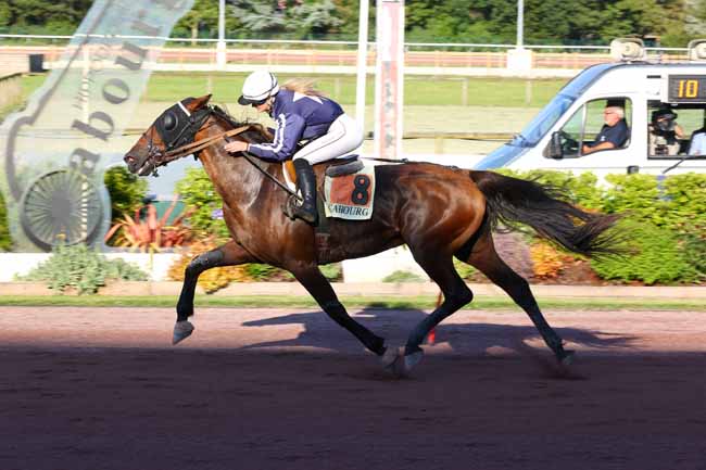 Photo d'arrivée de la course pmu PRIX PIERRE & VACANCES (PRIX DES LISTERES) à CABOURG le Vendredi 25 juillet 2025