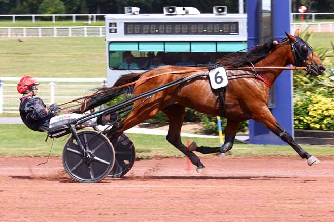 Photo d'arrivée de la course pmu PRIX DE CHARONNE à ENGHIEN le Samedi 26 juillet 2025