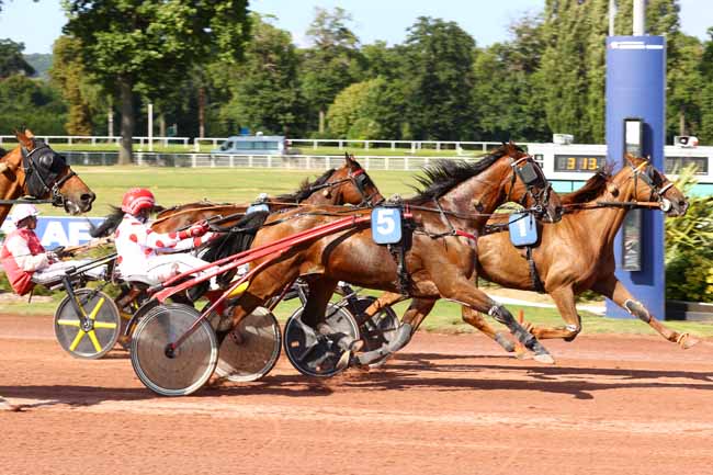 Photo d'arrivée de la course pmu PRIX DOMINIQUE SAVARY à ENGHIEN le Samedi 26 juillet 2025
