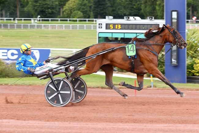 Photo d'arrivée de la course pmu PRIX DU FAUBOURG MONTMARTRE à ENGHIEN le Samedi 26 juillet 2025