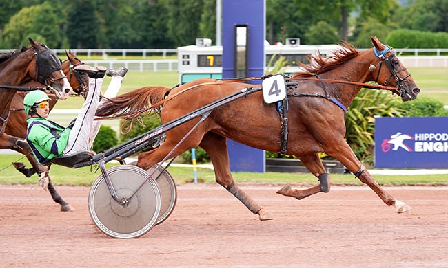 Photo d'arrivée de la course pmu PRIX DE SAINT-GERMAIN-DES-PRES à ENGHIEN le Dimanche 27 juillet 2025