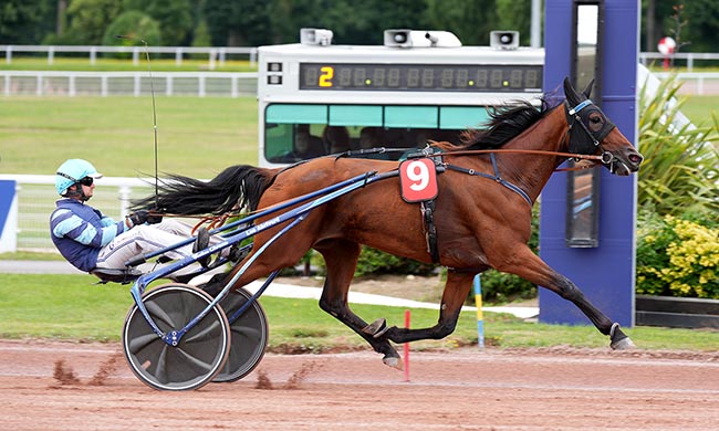 Photo d'arrivée de la course pmu PRIX DE CLICHY à ENGHIEN le Dimanche 27 juillet 2025
