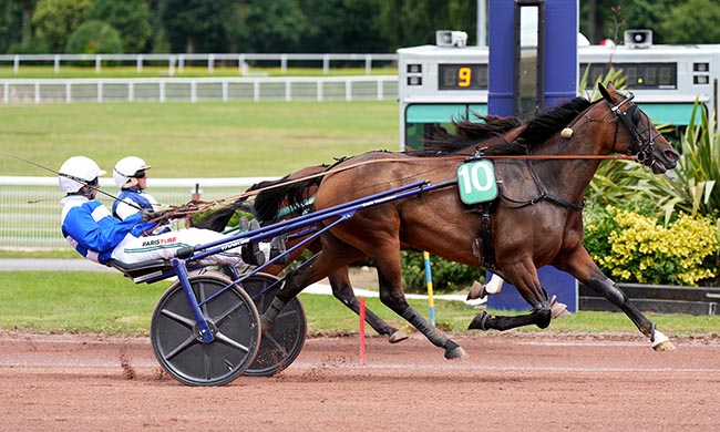 Photo d'arrivée de la course pmu PRIX DE SOUILLAC à ENGHIEN le Dimanche 27 juillet 2025