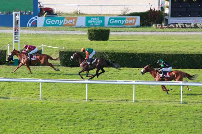 Photo d'arrivée de la course pmu PRIX UNE VIE A 60KM/H (PRIX DE LA PAQUINE) à CLAIREFONTAINE le Lundi 28 juillet 2025