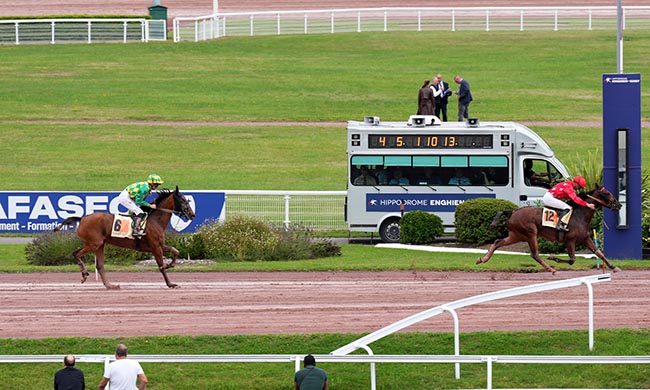 Photo d'arrivée de la course pmu PRIX DE LA PLACE SAINT-MICHEL à ENGHIEN le Mercredi 30 juillet 2025